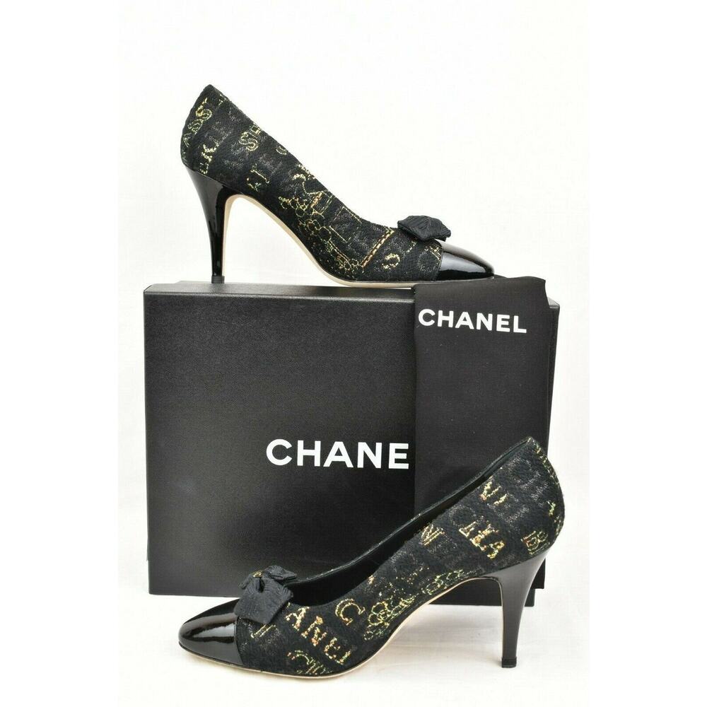 NIB CHANEL BLACK G31387 TWEED PATENT LEATHER CAP TOE GOLD LOGO BOW PUMPS 40